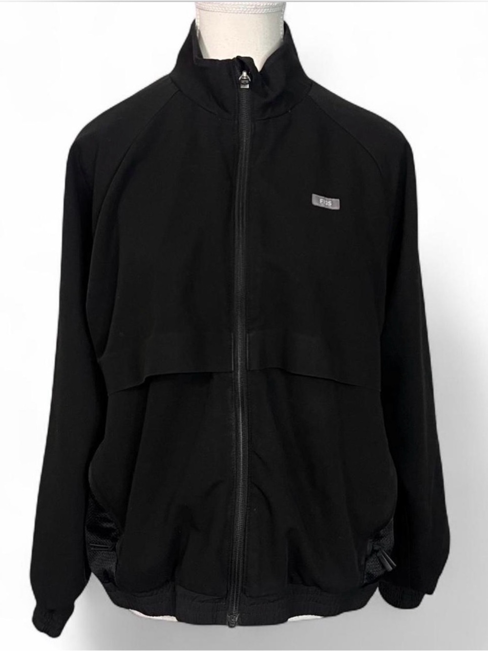FIGS Women black Sydney Performance Scrub Jacket Medium